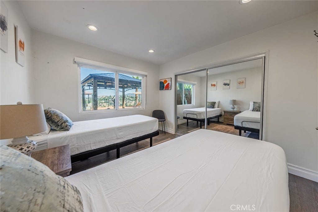 4534 Totana Drive, Tarzana, CA 91356 4534 Totana Drive, Tarzana, CA 91356