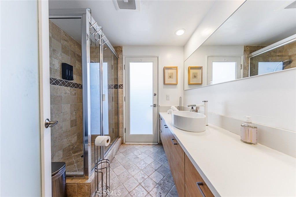 4534 Totana Drive, Tarzana, CA 91356 4534 Totana Drive, Tarzana, CA 91356