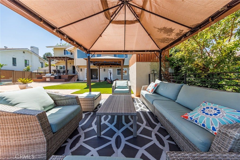 4534 Totana Drive, Tarzana, CA 91356 4534 Totana Drive, Tarzana, CA 91356