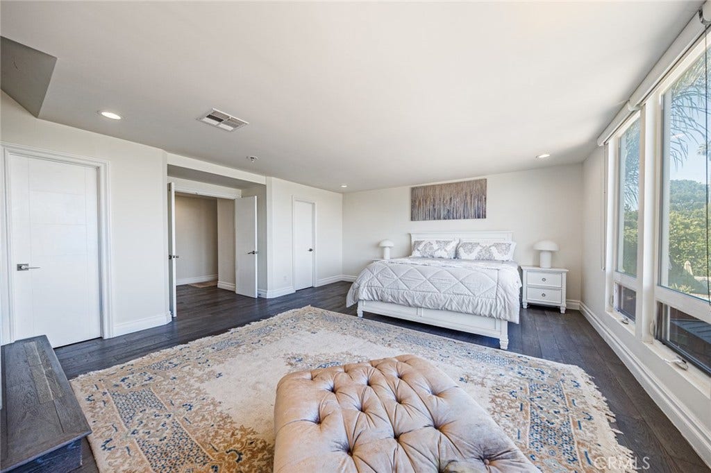 4534 Totana Drive, Tarzana, CA 91356 4534 Totana Drive, Tarzana, CA 91356