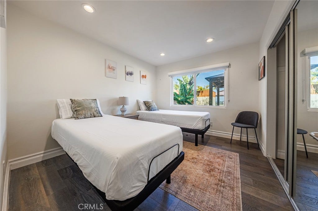 4534 Totana Drive, Tarzana, CA 91356 4534 Totana Drive, Tarzana, CA 91356