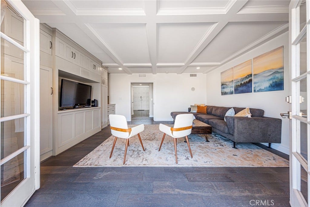 4534 Totana Drive, Tarzana, CA 91356 4534 Totana Drive, Tarzana, CA 91356