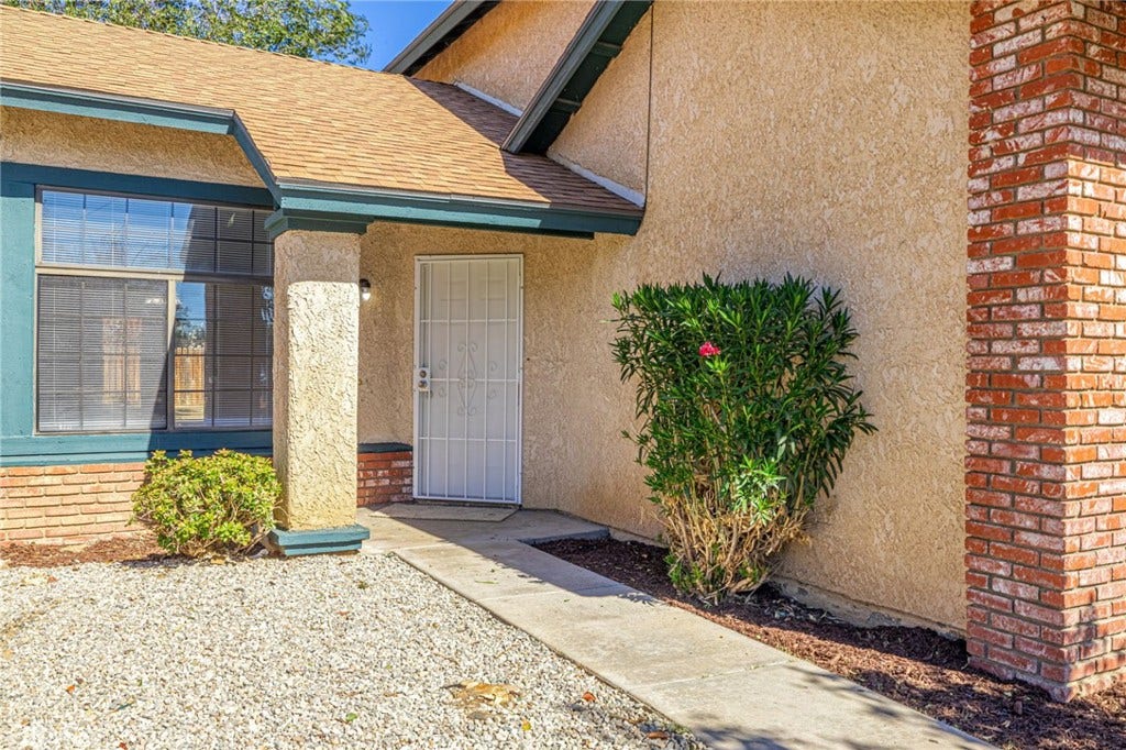 663 E Kettering, Lancaster, CA 93535 663 E Kettering, Lancaster, CA 93535