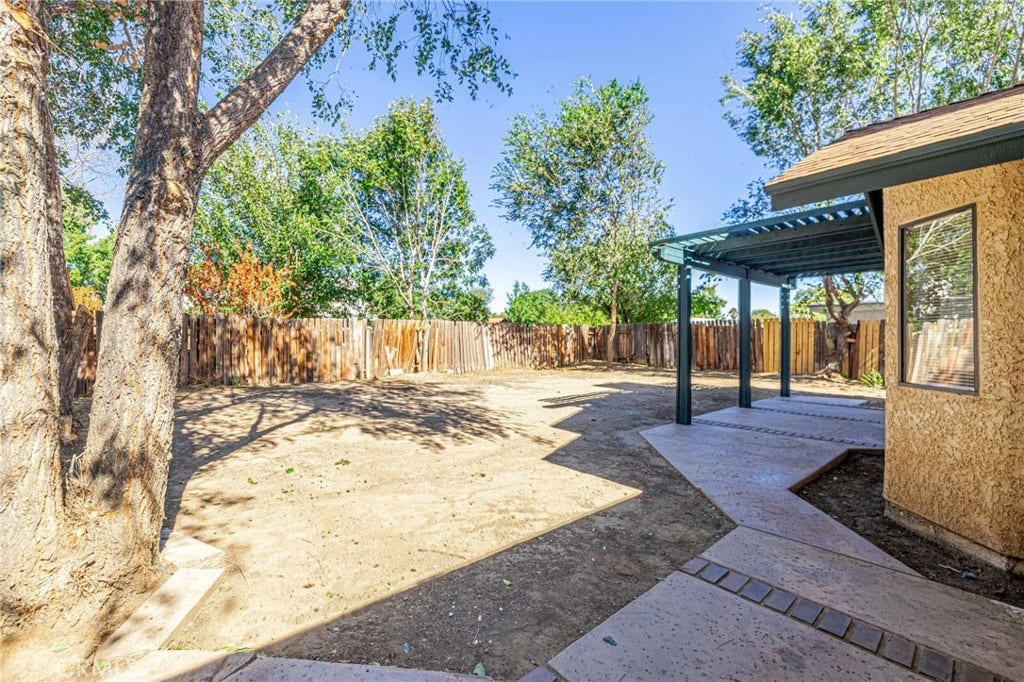 663 E Kettering, Lancaster, CA 93535 663 E Kettering, Lancaster, CA 93535