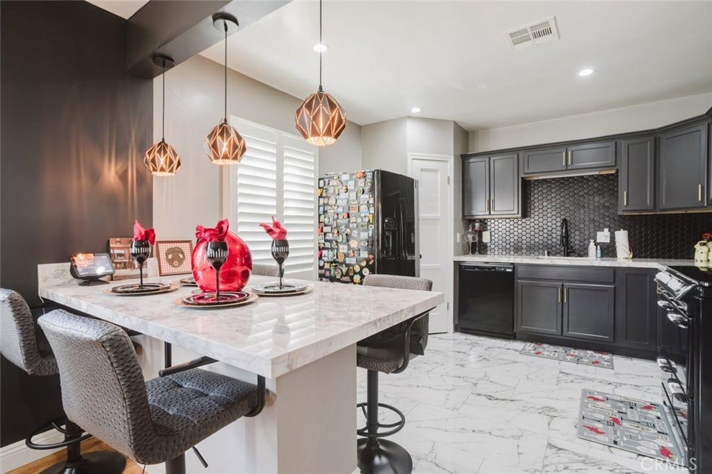 2036 W 95th Street, Los Angeles, CA 90047 2036 W 95th Street, Los Angeles, CA 90047