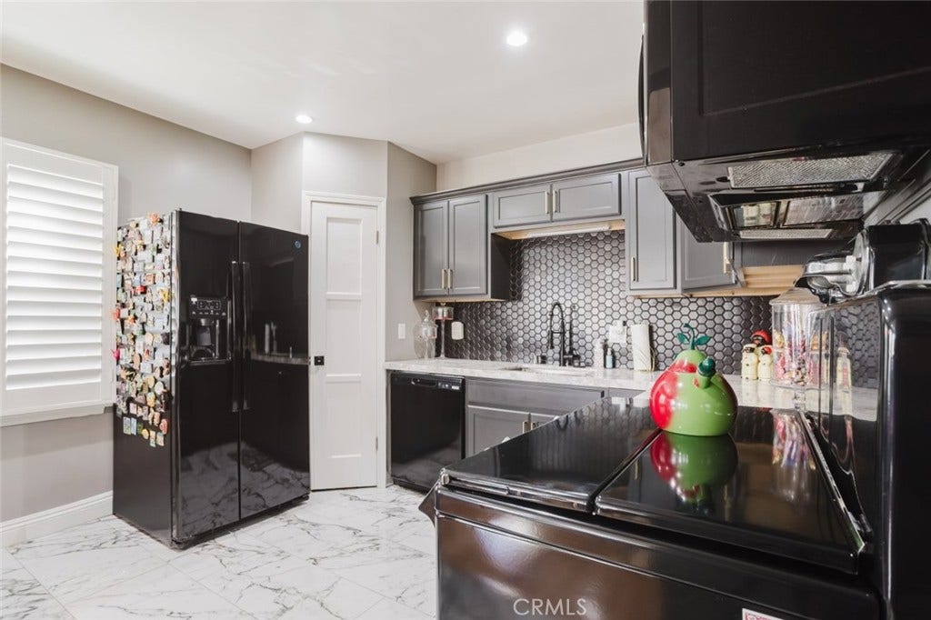 2036 W 95th Street, Los Angeles, CA 90047 2036 W 95th Street, Los Angeles, CA 90047