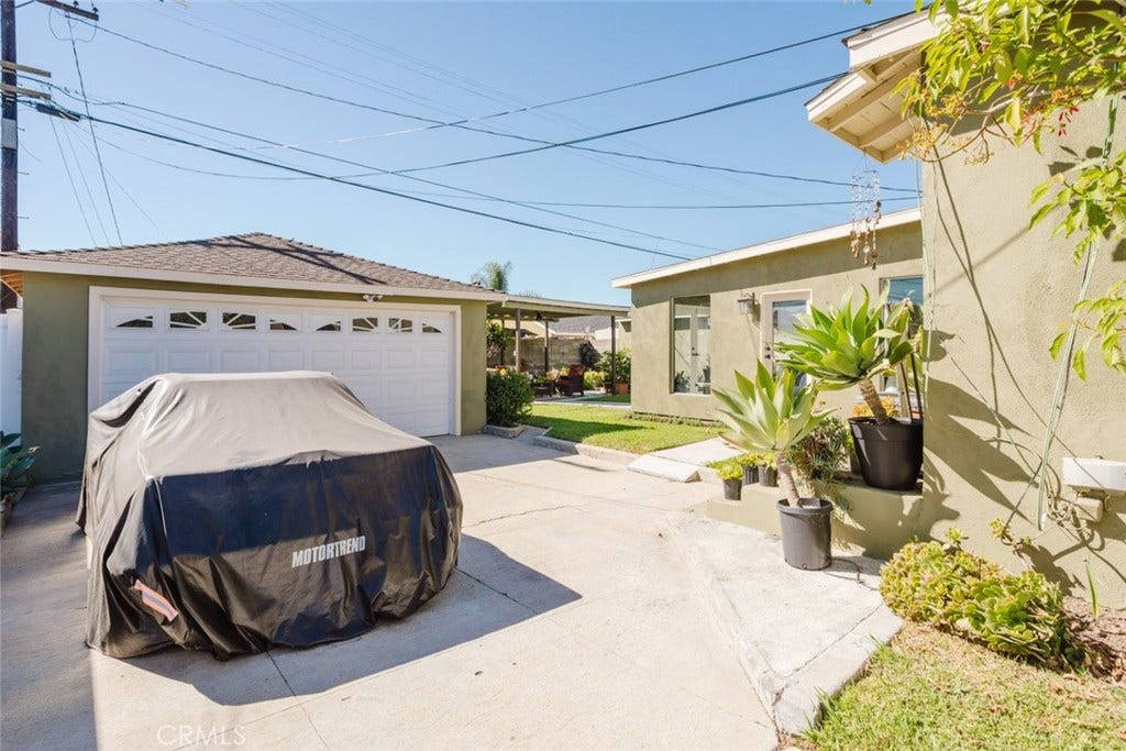 2036 W 95th Street, Los Angeles, CA 90047 2036 W 95th Street, Los Angeles, CA 90047