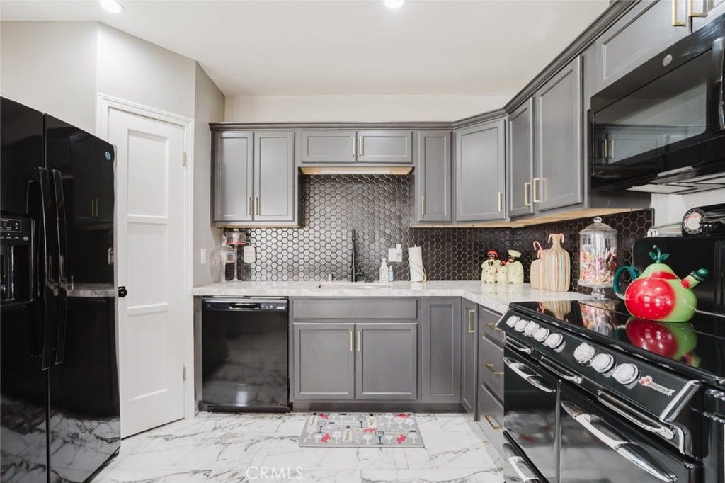 2036 W 95th Street, Los Angeles, CA 90047 2036 W 95th Street, Los Angeles, CA 90047