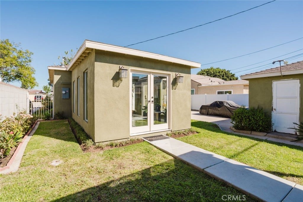 2036 W 95th Street, Los Angeles, CA 90047 2036 W 95th Street, Los Angeles, CA 90047