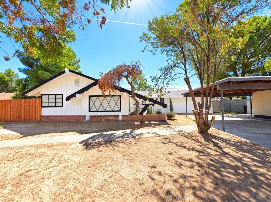 Property photo for 1118 E Avenue K, Lancaster, CA