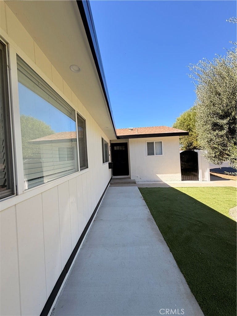 18210 Napa Street, Northridge, CA 91325 Entry