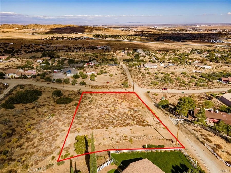 Property photo for 14 Camares Drive, Palmdale, CA