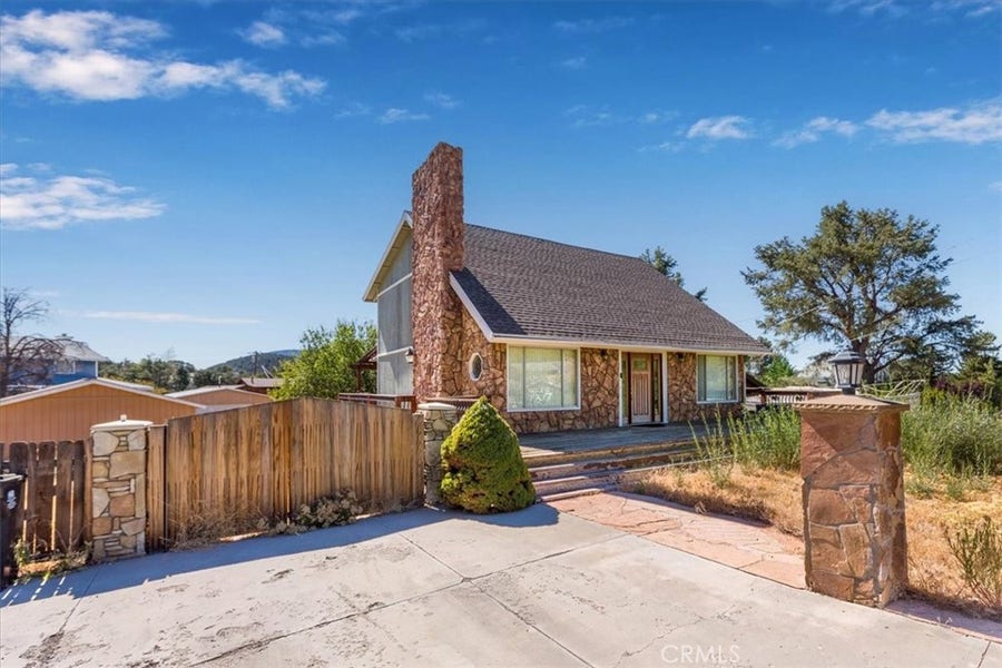 Property photo for 816 Sutter Court, Frazier Park, CA