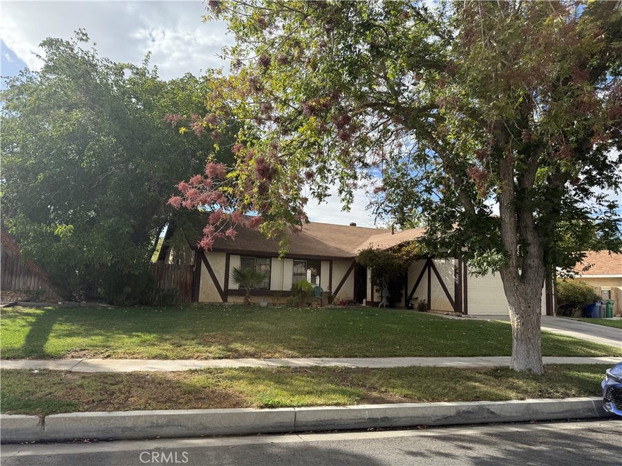 Property photo for 44033 Glenraven Rd, Lancaster, CA