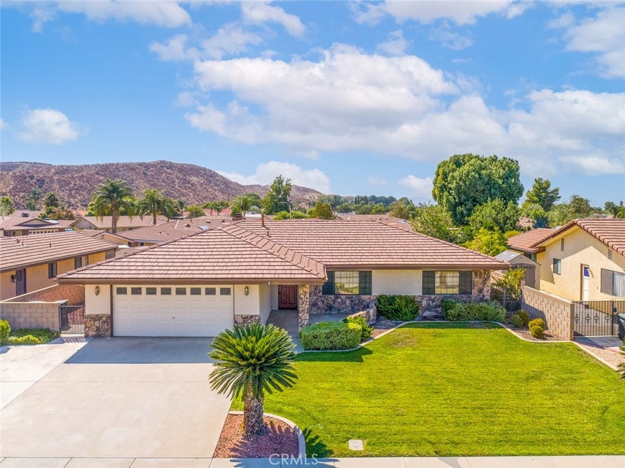 Property photo for 786 Chardonnay Place, Hemet, CA