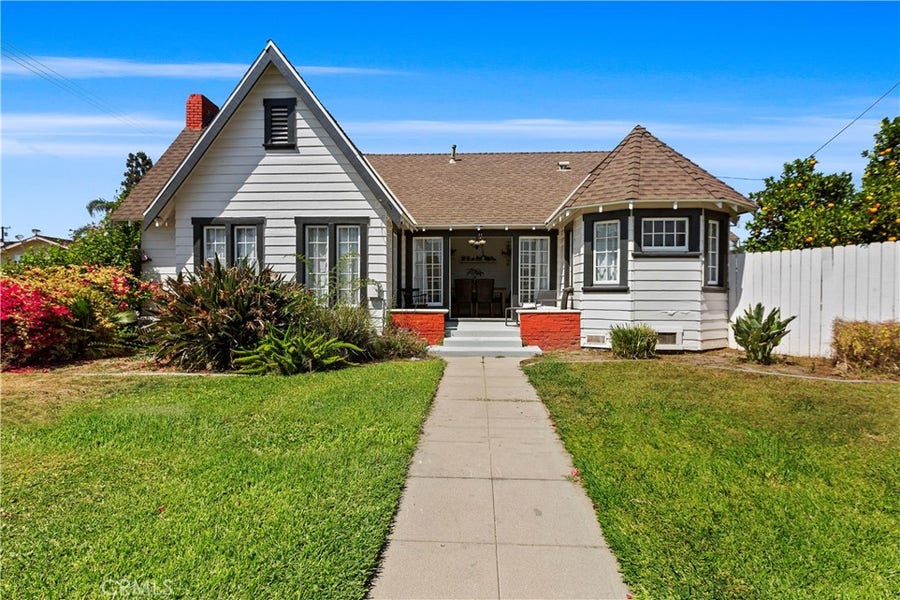 Property photo for 10736 La Reina Avenue, Downey, CA