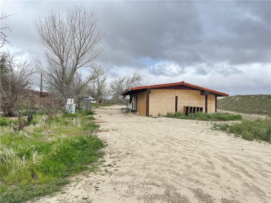 Property photo for 15981 Gaskell Road, Rosamond, CA