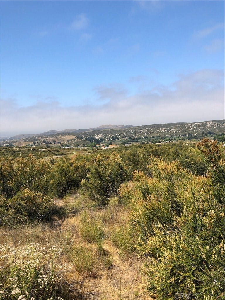 Property photo for 27 Rocky Knoll Road, Hemet, CA