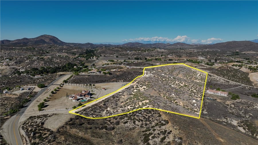 Property photo for 1 Quail Drive, Temecula, CA