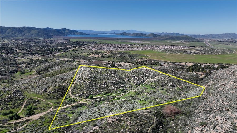 Property photo for 14 Starlight Mesa Drive, Hemet, CA