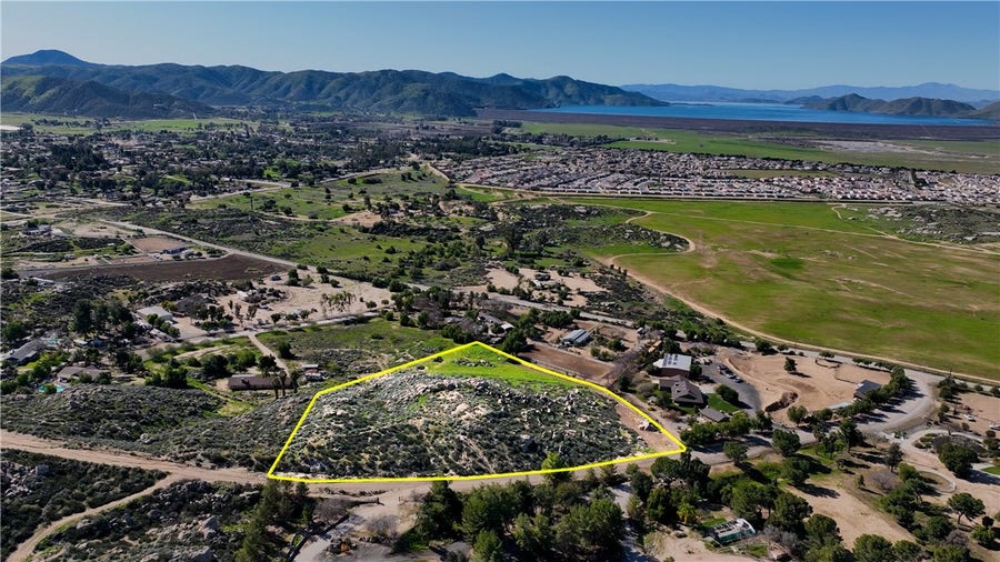 Property photo for 27 Starlight Mesa Drive, Hemet, CA