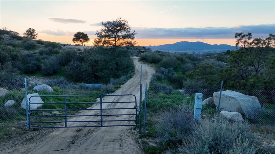 Property photo for 40521 Tweedie Trail, Anza, CA