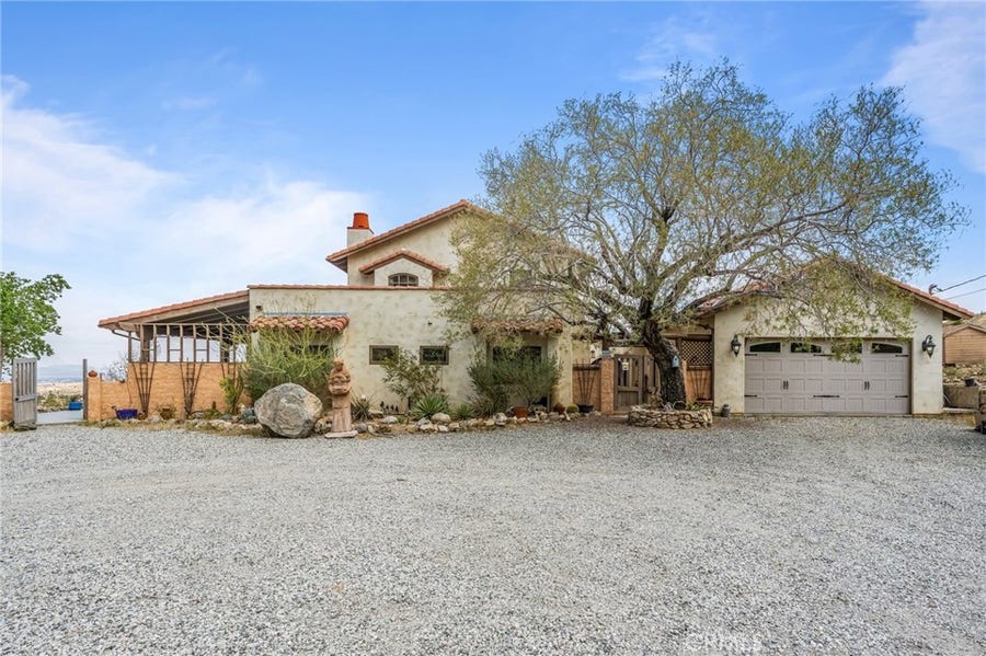 Property photo for 9075 Mesa Vista Street, Apple Valley, CA