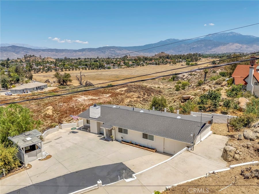 Property photo for 27756 Vista Del Valle, Hemet, CA