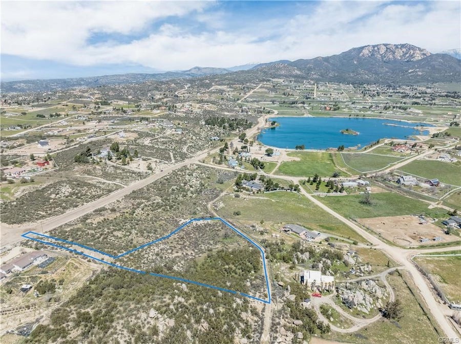 Property photo for 390 Lakeshore Boulevard, Aguanga, CA