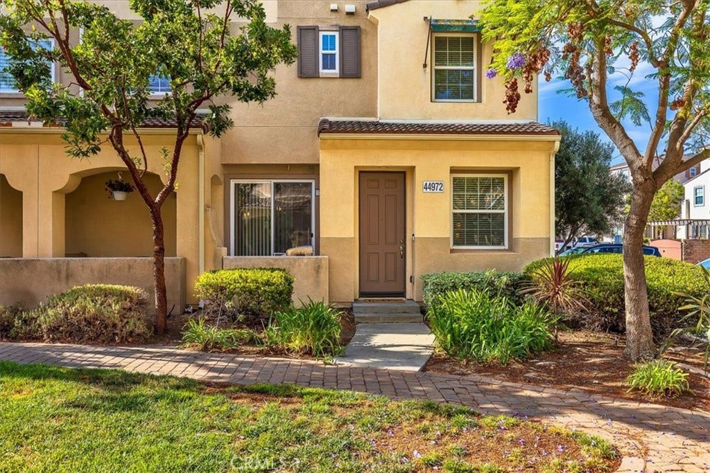 44972 Bellflower, Temecula, CA 92592 End Unit