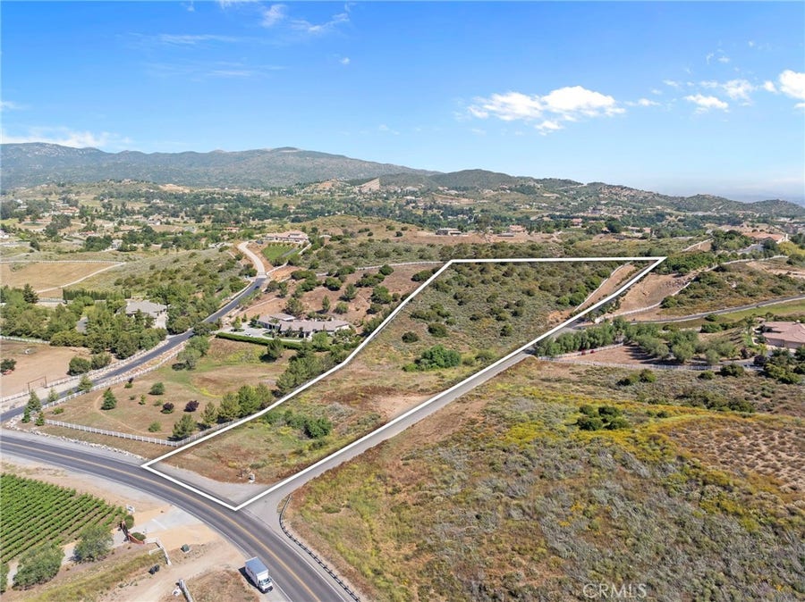 Property photo for 1 Avenida La Cresta, Murrieta, CA