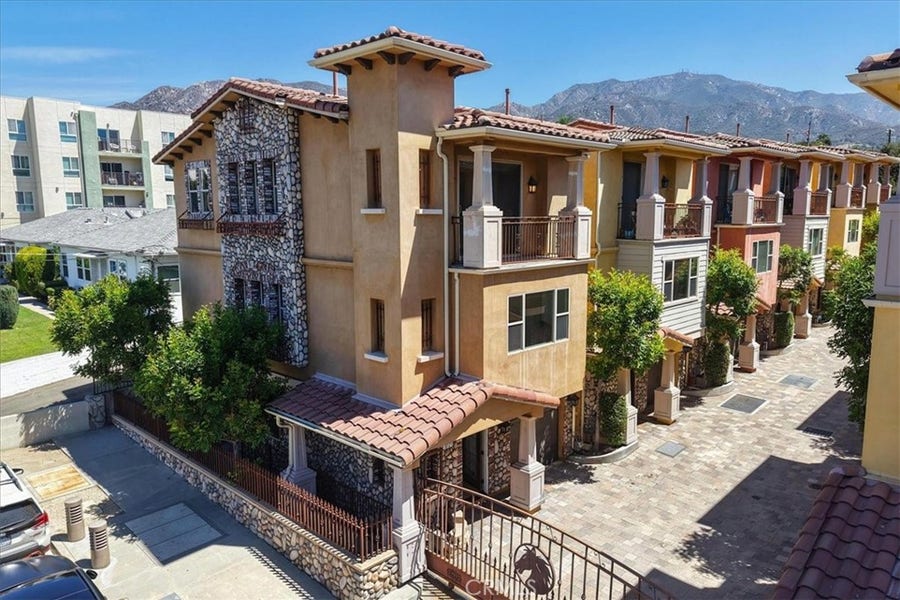 Property photo for 10121 W Amber Court, Tujunga, CA