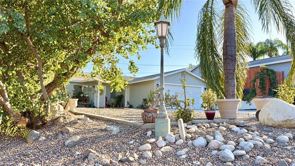 23495 Casa Bonita, Menifee, CA 92587 Quaint front porch with shade to enjoy the beautiful nights and mornings. Front yard has lamp posts that give lots of light. Bring the family and get in before the holidays.