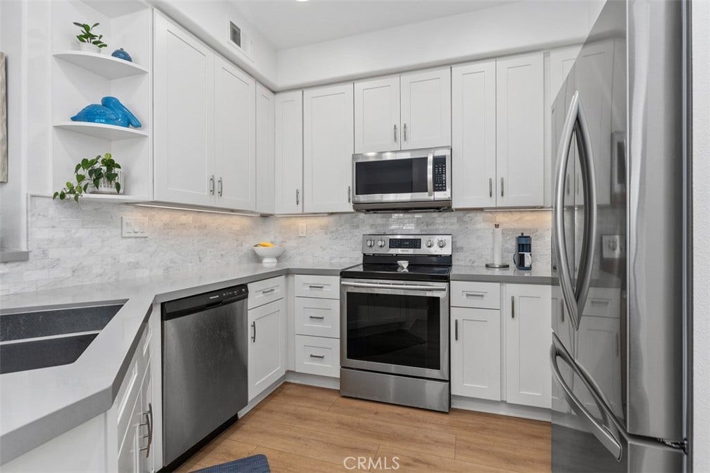 21121 Cancun, Mission Viejo, CA 92692 Renovated Kitchen with all new appliances