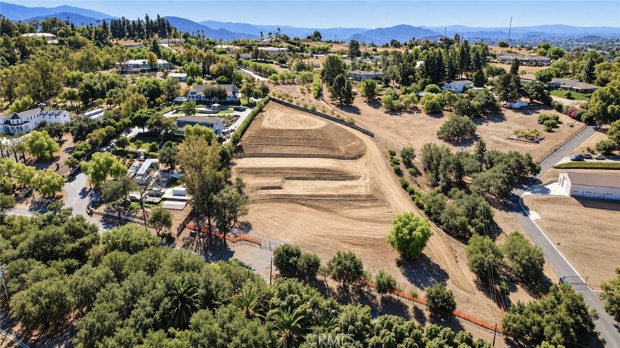 Property photo for 3261 Live Oak Park, Fallbrook, CA