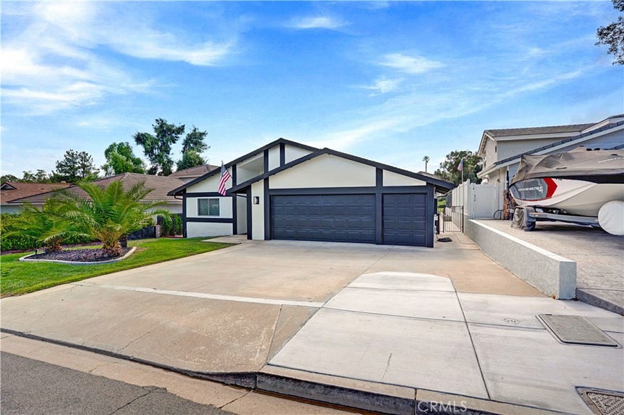 Property photo for 23189 Continental Drive, Canyon Lake, CA