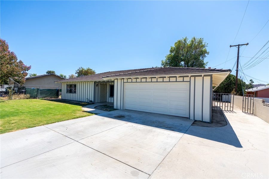 Property photo for 40425 Whittier Avenue, Hemet, CA