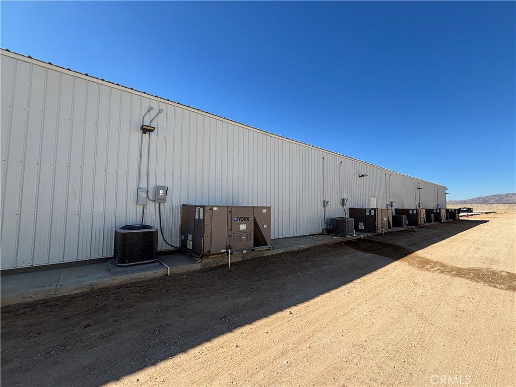 21001 Maverick Street, Mojave, CA 93501 21001 Maverick Street, Mojave, CA 93501