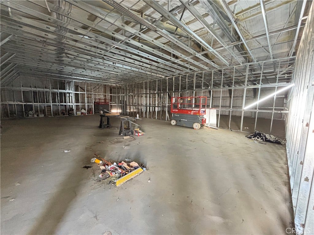 21001 Maverick Street, Mojave, CA 93501 21001 Maverick Street, Mojave, CA 93501