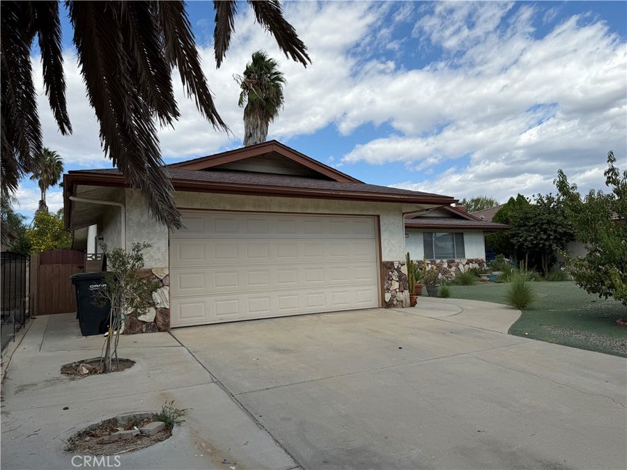 Property photo for 672 Central Avenue W, Hemet, CA