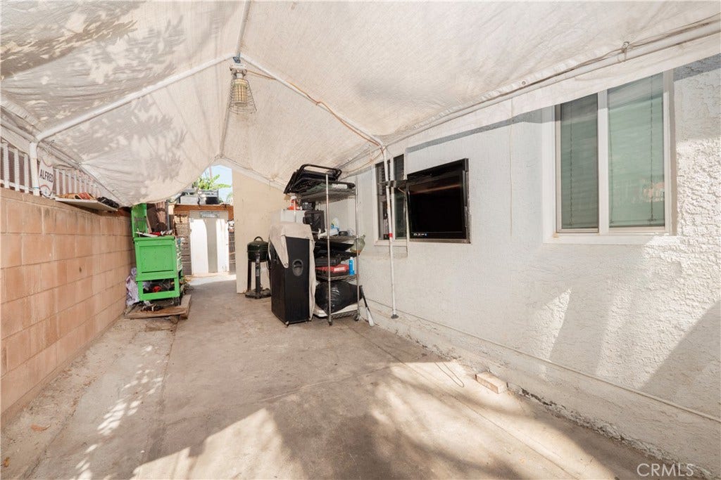 541 S Indiana, Los Angeles, CA 90063 541 S Indiana, Los Angeles, CA 90063