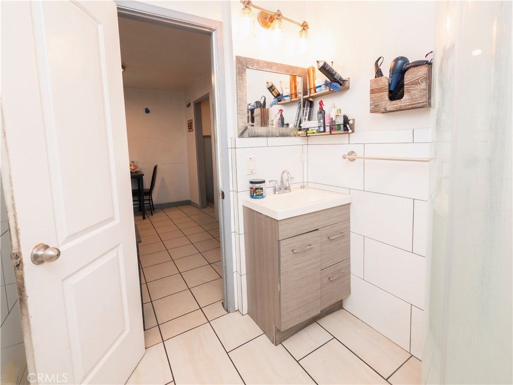 541 S Indiana, Los Angeles, CA 90063 541 S Indiana, Los Angeles, CA 90063