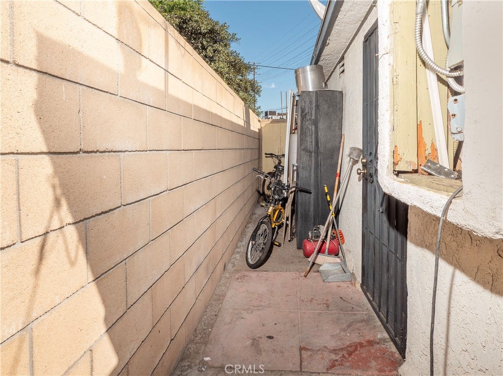 541 S Indiana, Los Angeles, CA 90063 541 S Indiana, Los Angeles, CA 90063