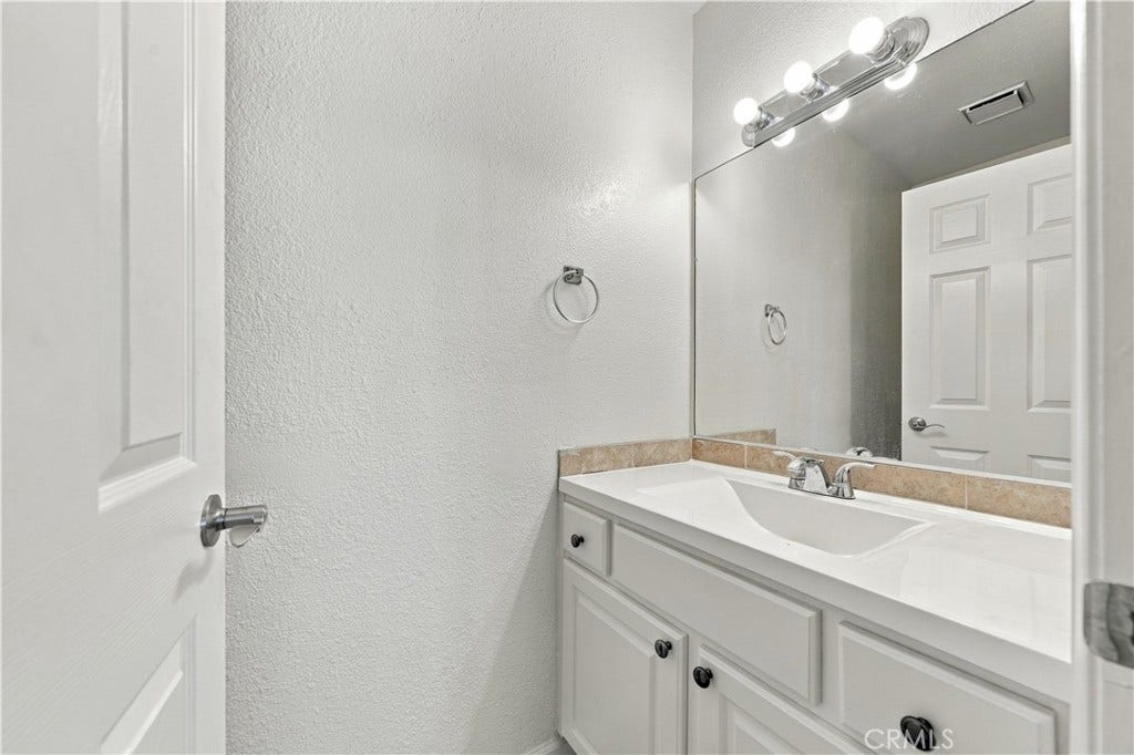 718 Buena Tierra Way, #179, Oceanside, CA 92057 Bathroom