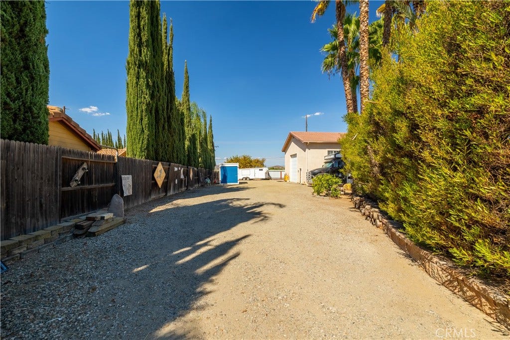 28690 Capano Bay Court, Menifee, CA 92584 Driveway
