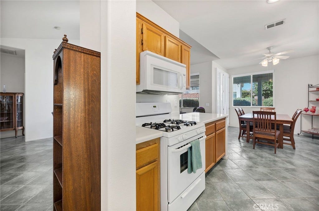 853 Camino De Oro, San Jacinto, CA 92583 all white appliances
