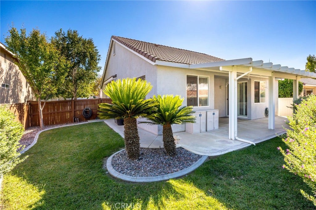 853 Camino De Oro, San Jacinto, CA 92583 nicely landscaped backyard