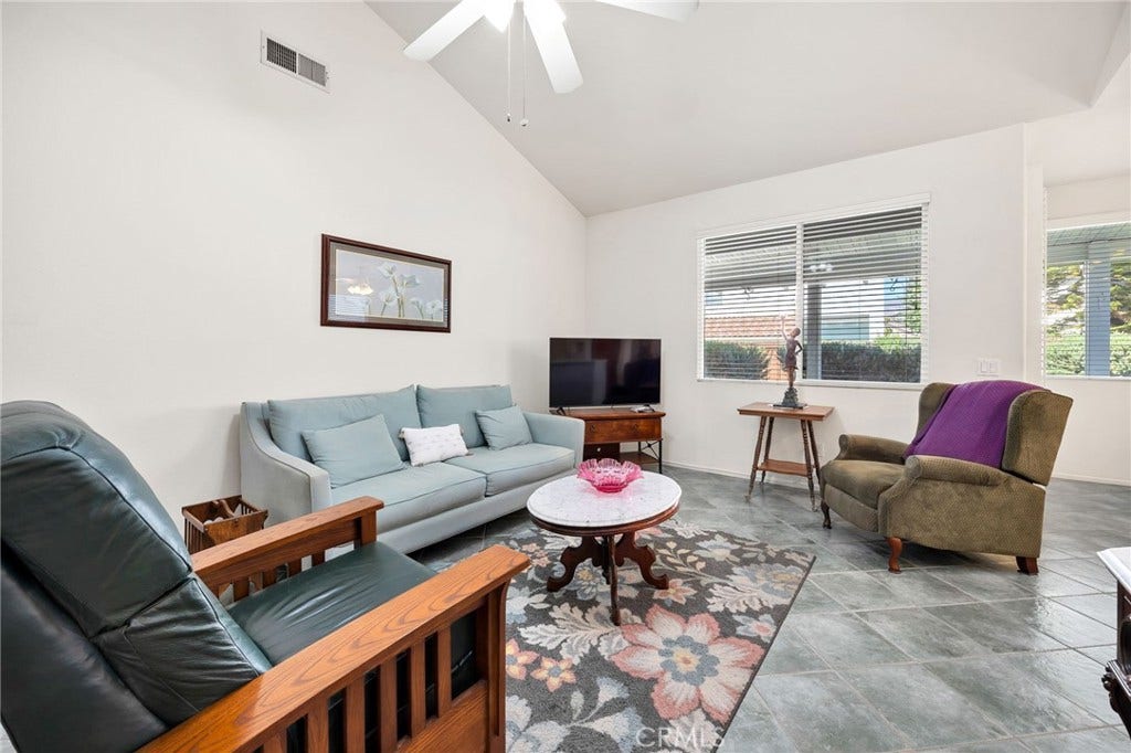 853 Camino De Oro, San Jacinto, CA 92583 living room with tile floor