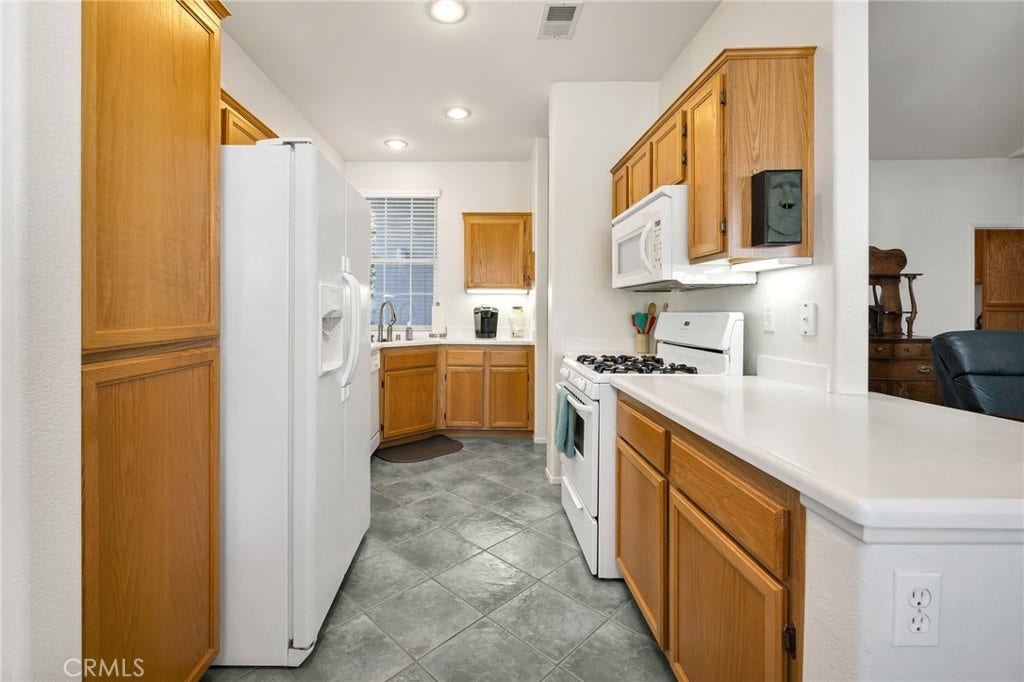 853 Camino De Oro, San Jacinto, CA 92583 kitchen