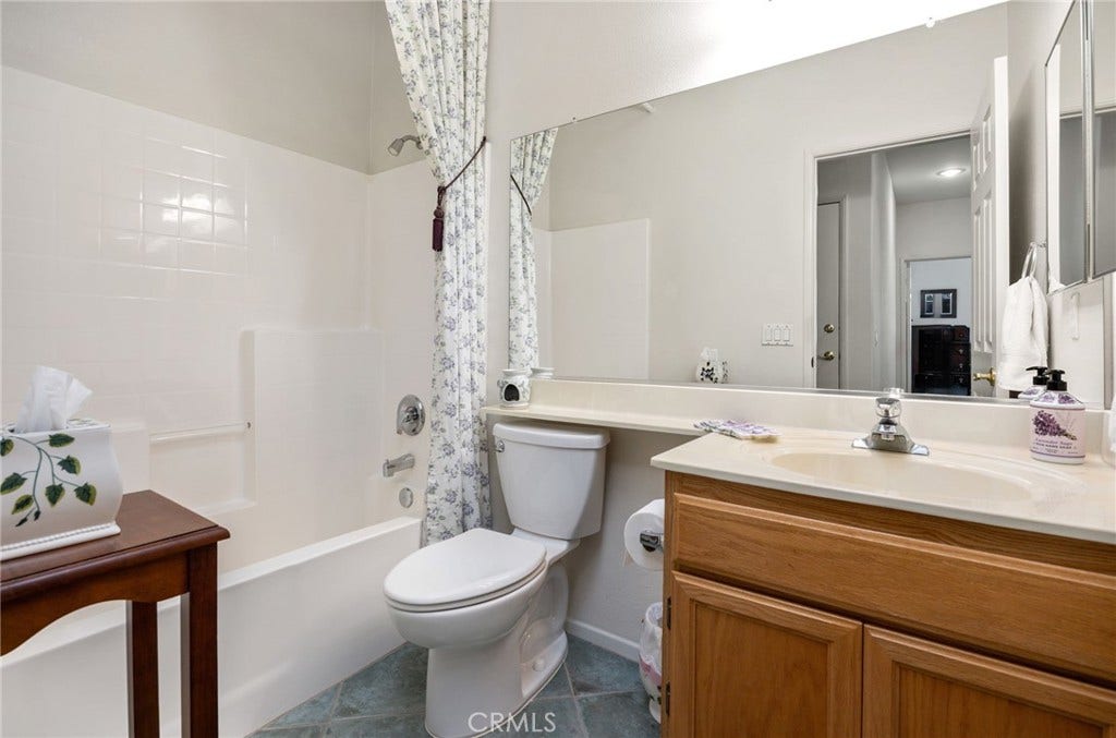 853 Camino De Oro, San Jacinto, CA 92583 guest bathroom